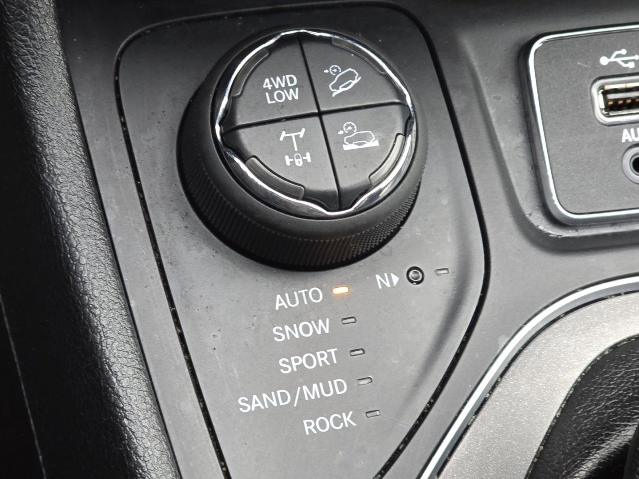 Used 2020 Jeep Cherokee Trailhawk w/ Cold Weather Group image 7