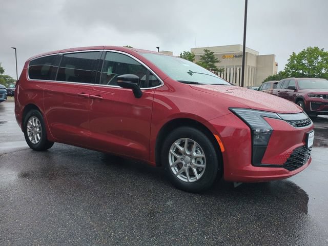 New 2027 Chrysler Pacifica Select FWD image 2