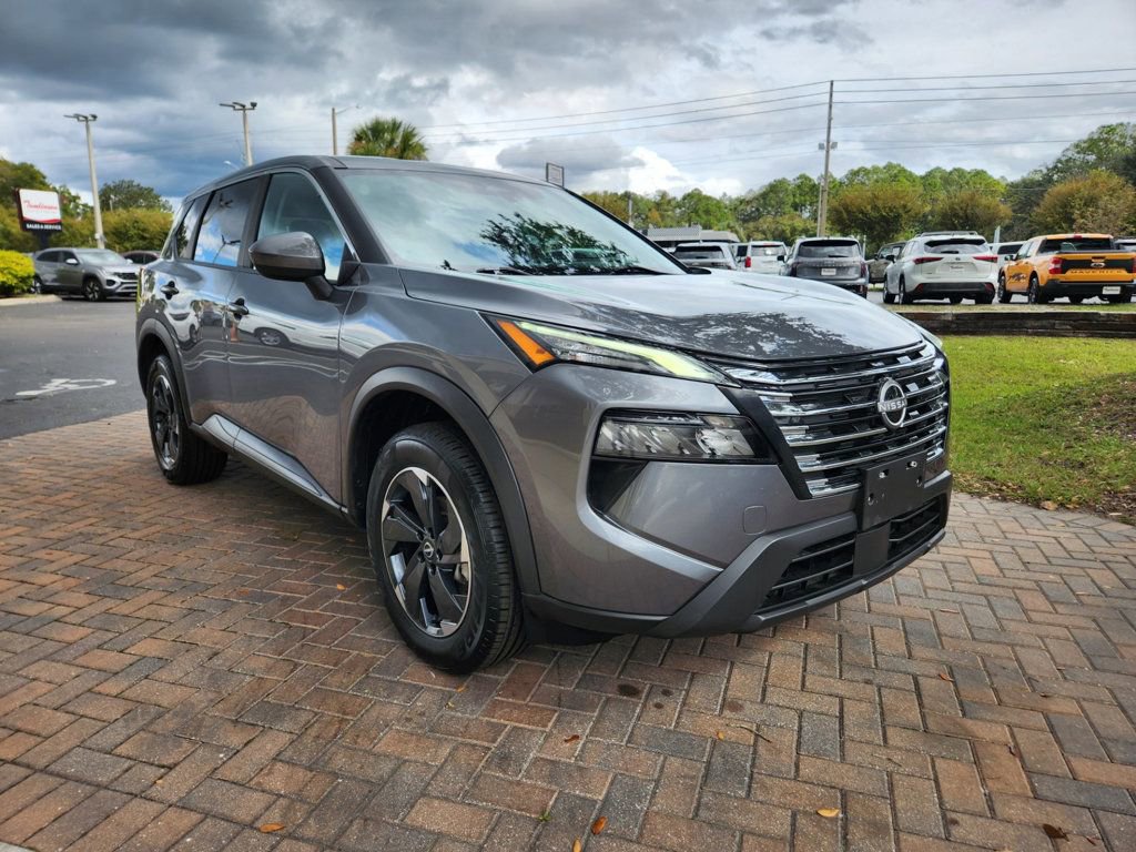 Used 2024 Nissan Rogue SV image 6