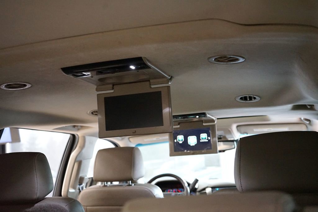 Used 2017 Chevrolet Suburban Premier AWD/4WD image 3