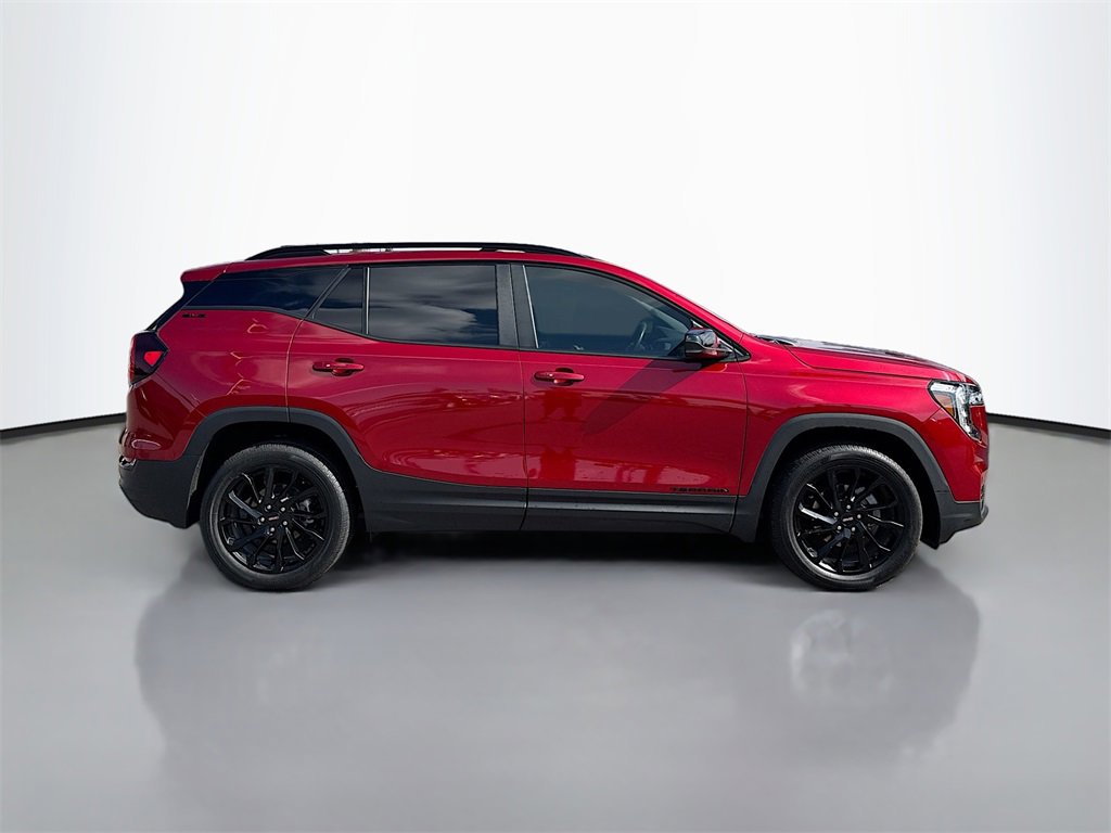 Used 2024 GMC Terrain SLE w/ Driver Convenience Package image 8