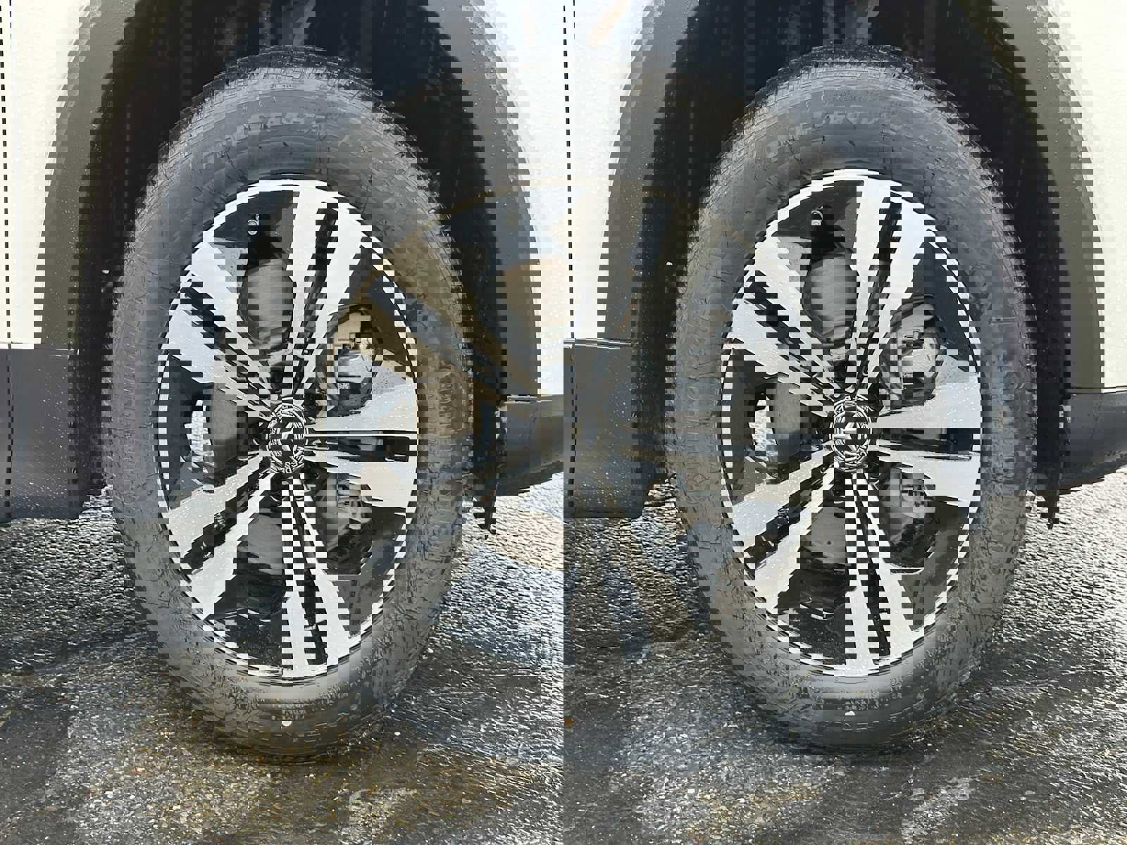 Used 2026 Mercedes-Benz GLB 250 4MATIC image 9