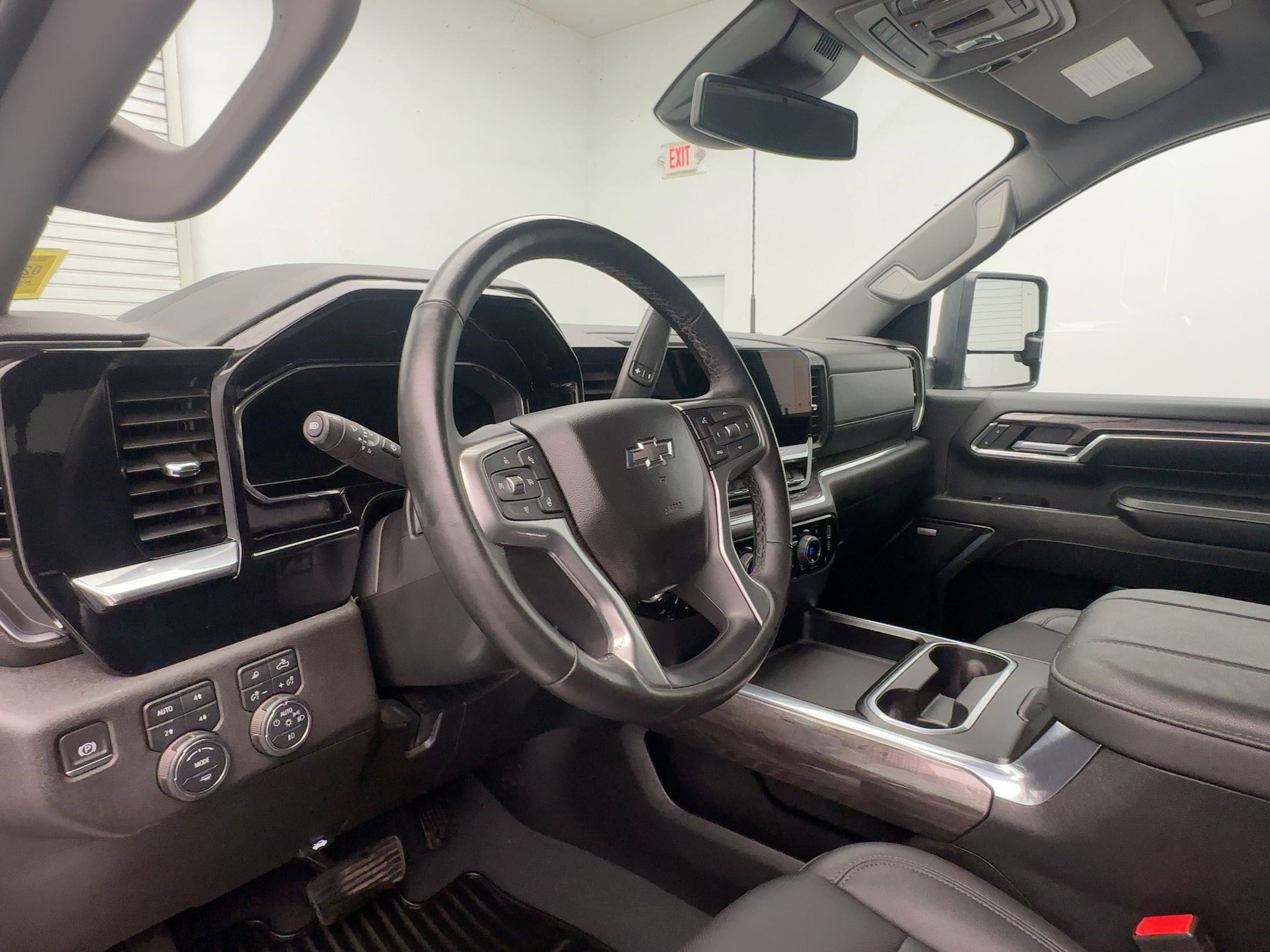 Used 2024 Chevrolet Silverado 3500 LTZ w/ LTZ Plus Package image 4