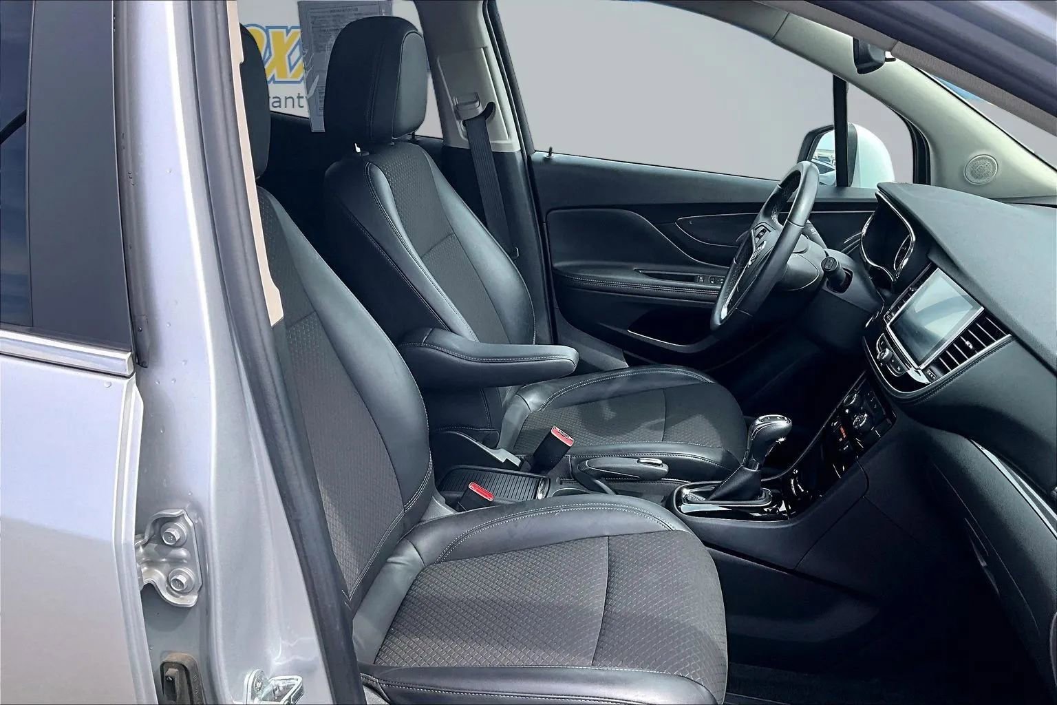 Used 2021 Buick Encore Preferred AWD/4WD image 35