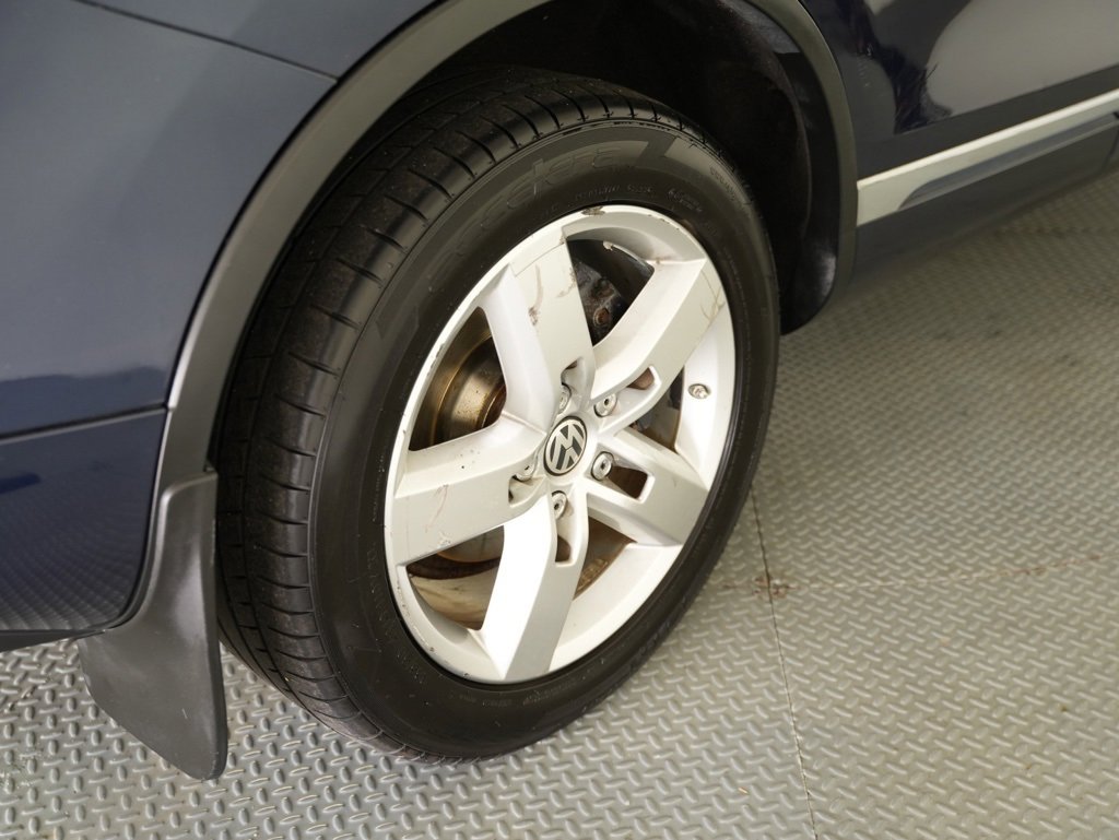 Used 2013 Volkswagen Touareg VR6 image 66