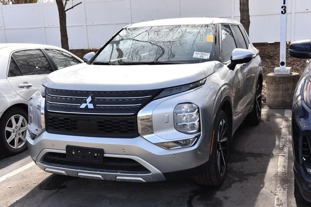 Used 2024 Mitsubishi Outlander SE image 4