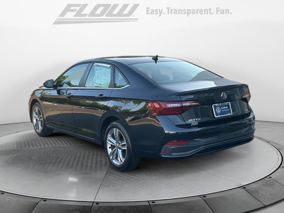 Certified 2022 Volkswagen Jetta SE image 6