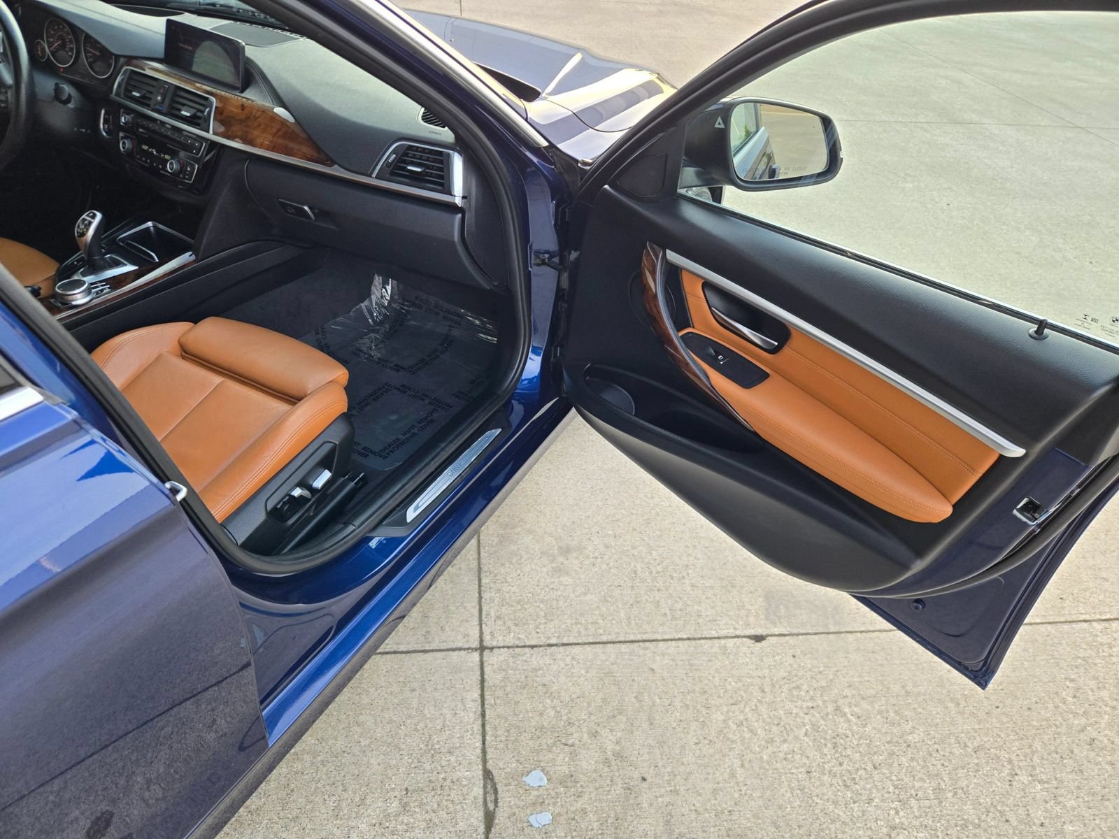 Used 2018 BMW 330i xDrive Sedan w/ Premium Package AWD/4WD image 18