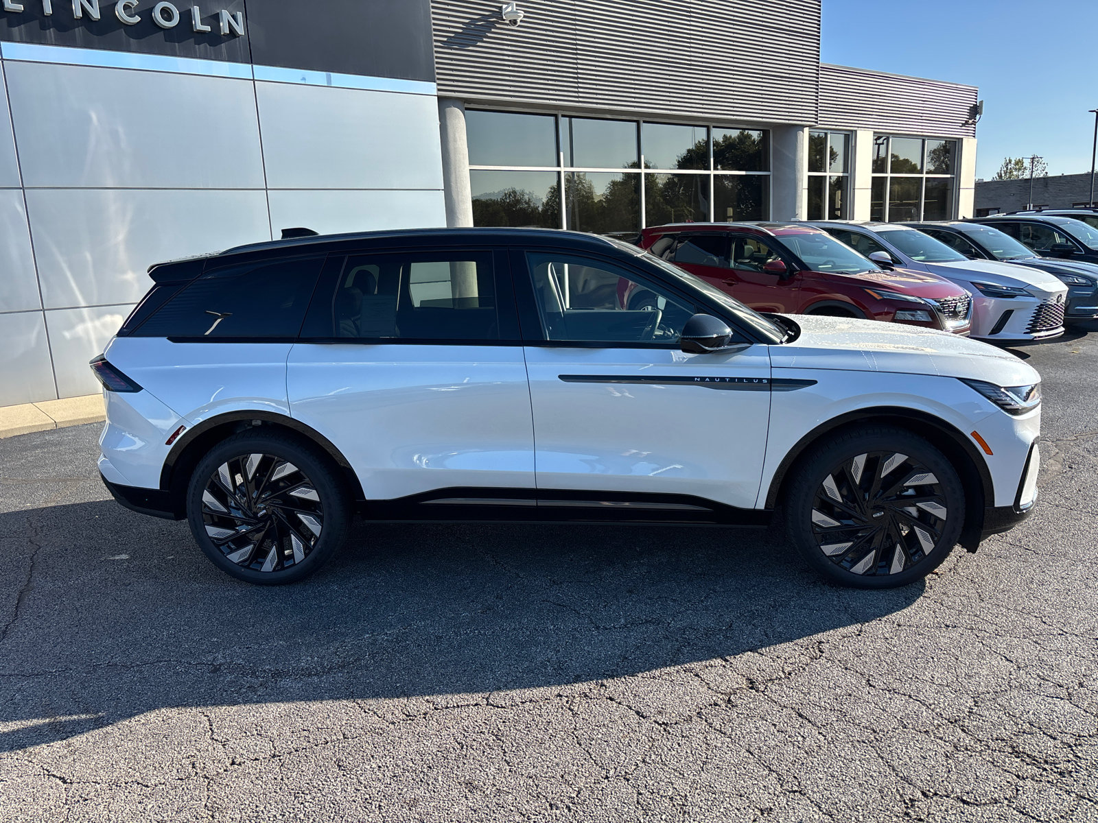 New 2026 Lincoln Nautilus Reserve w/ Jet Appearance Package AWD/4WD image 8