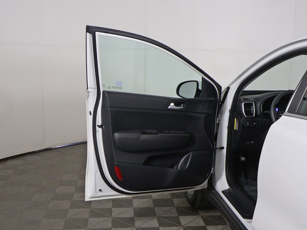 Used 2022 Kia Sportage LX image 15