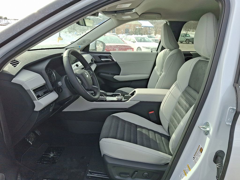 New 2026 Mitsubishi Outlander SE image 6