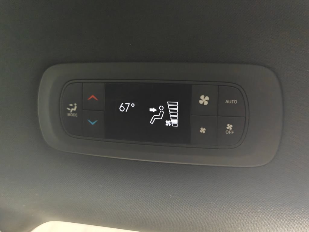 Used 2025 Chrysler Pacifica Select FWD image 30