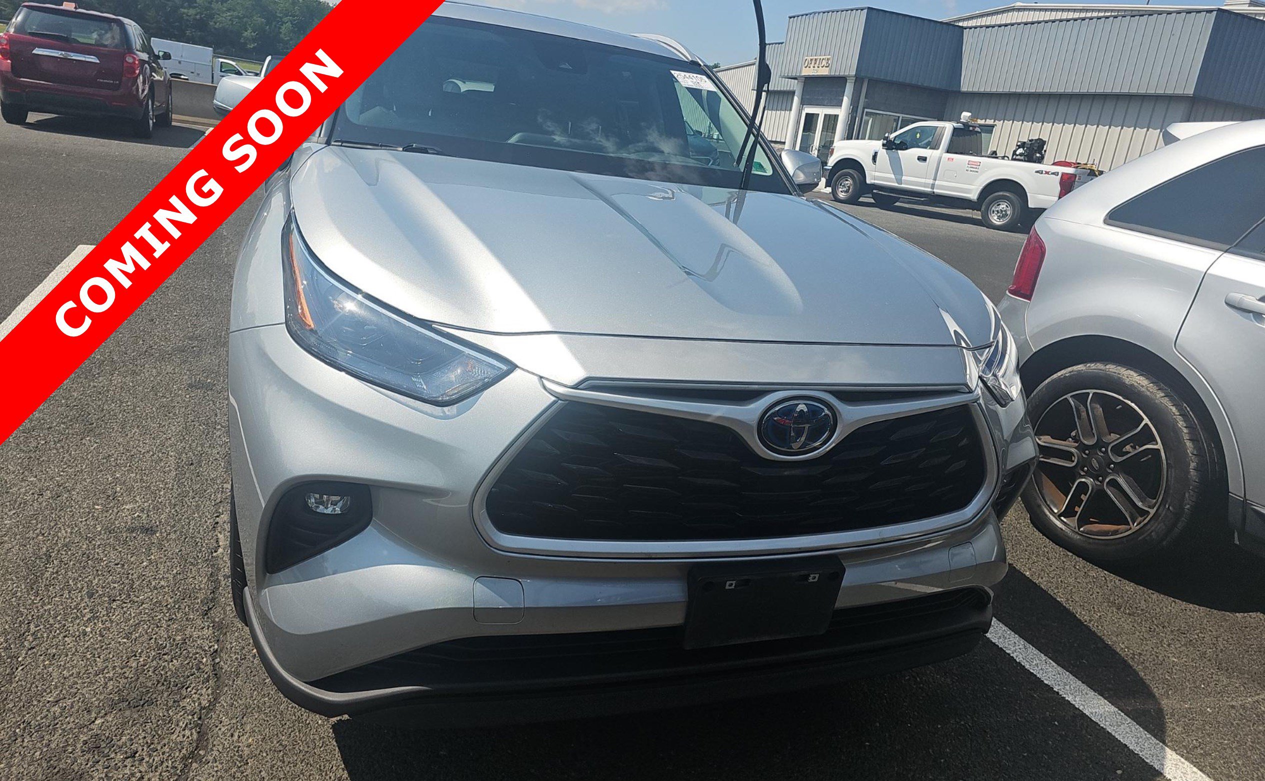 Used 2023 Toyota Highlander XLE AWD/4WD image 3