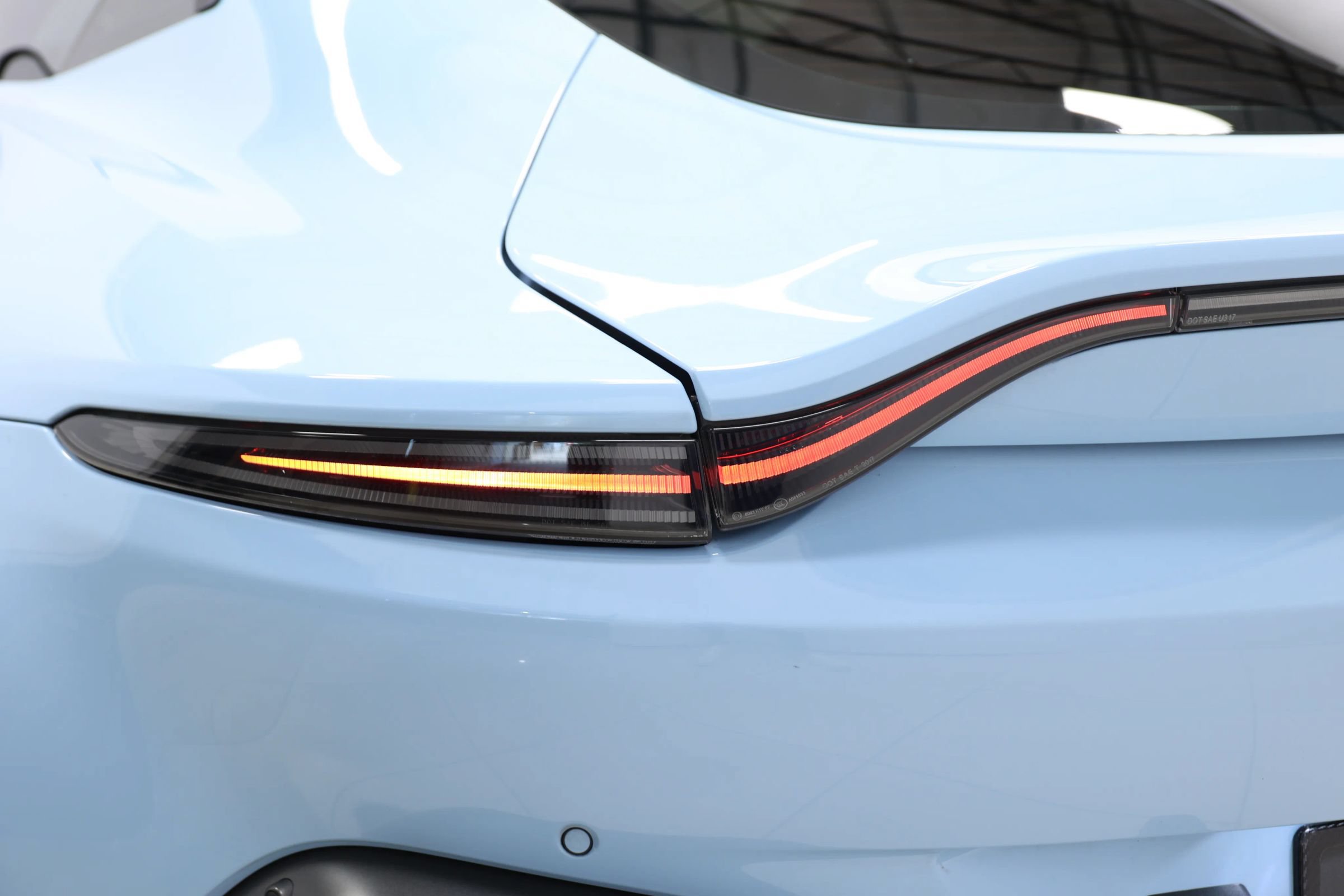 Used 2020 Aston Martin V8 Vantage Coupe RWD image 59