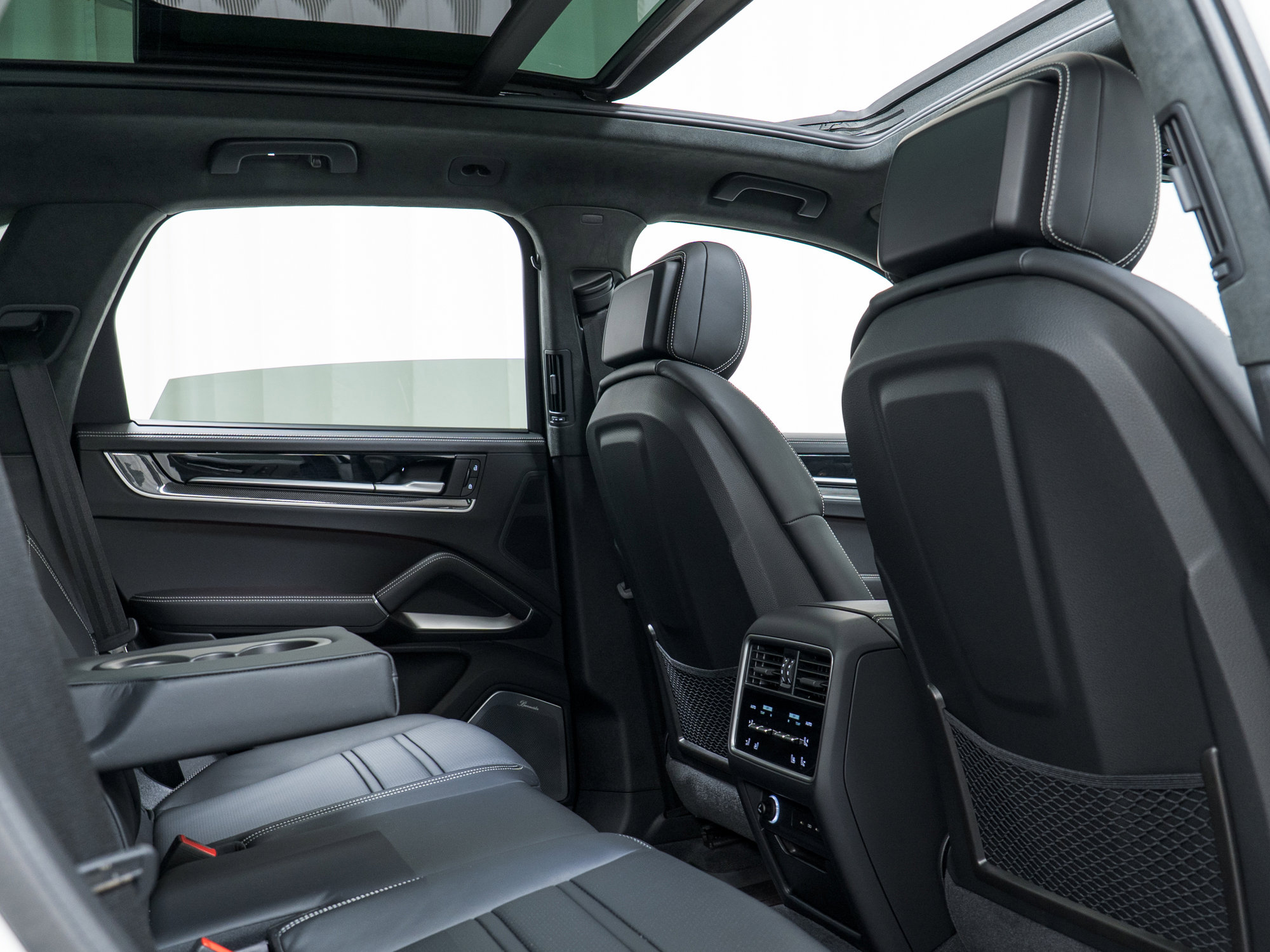 Certified 2024 Porsche Cayenne Turbo image 32