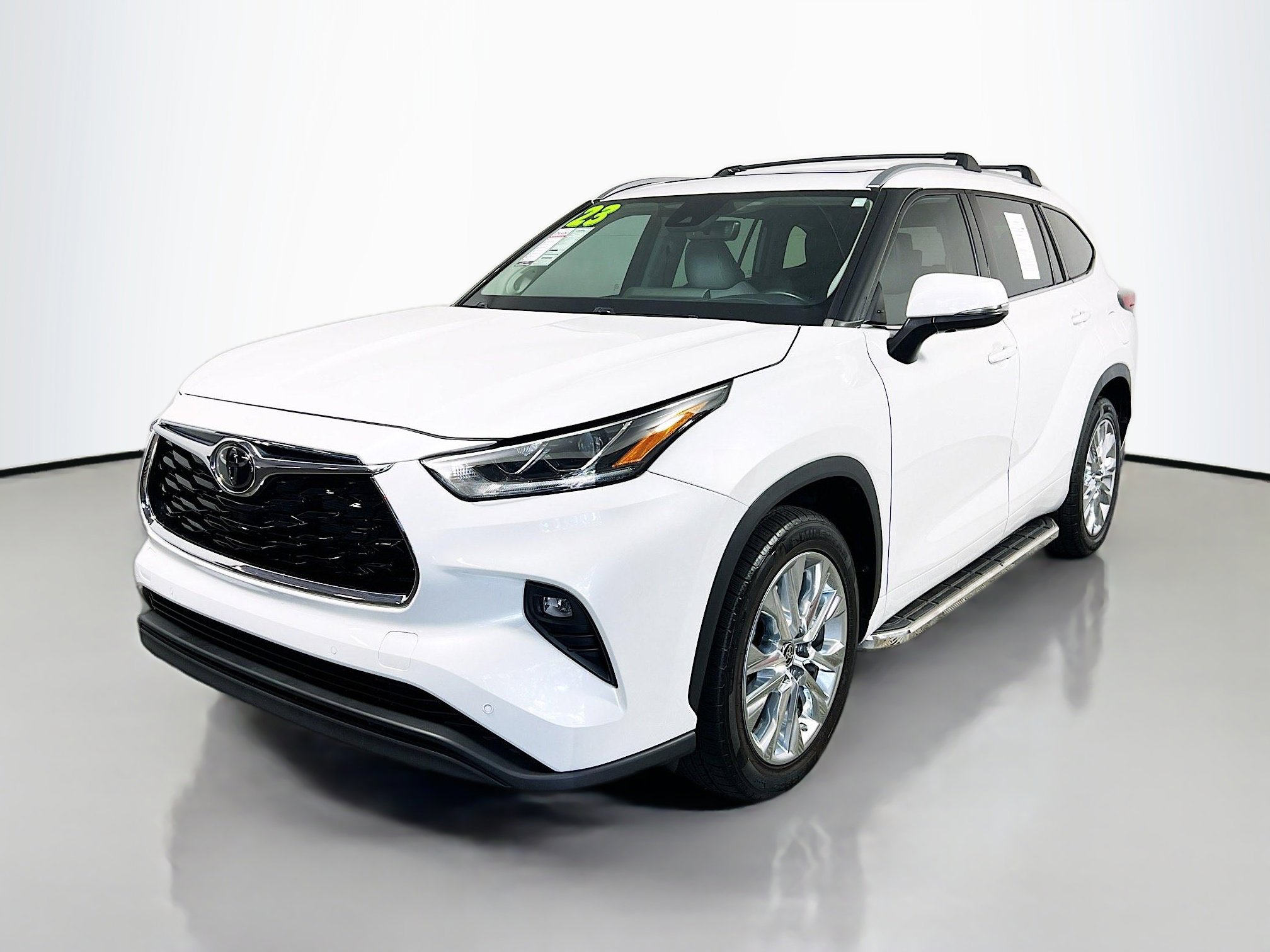 Used 2023 Toyota Highlander Limited FWD image 10