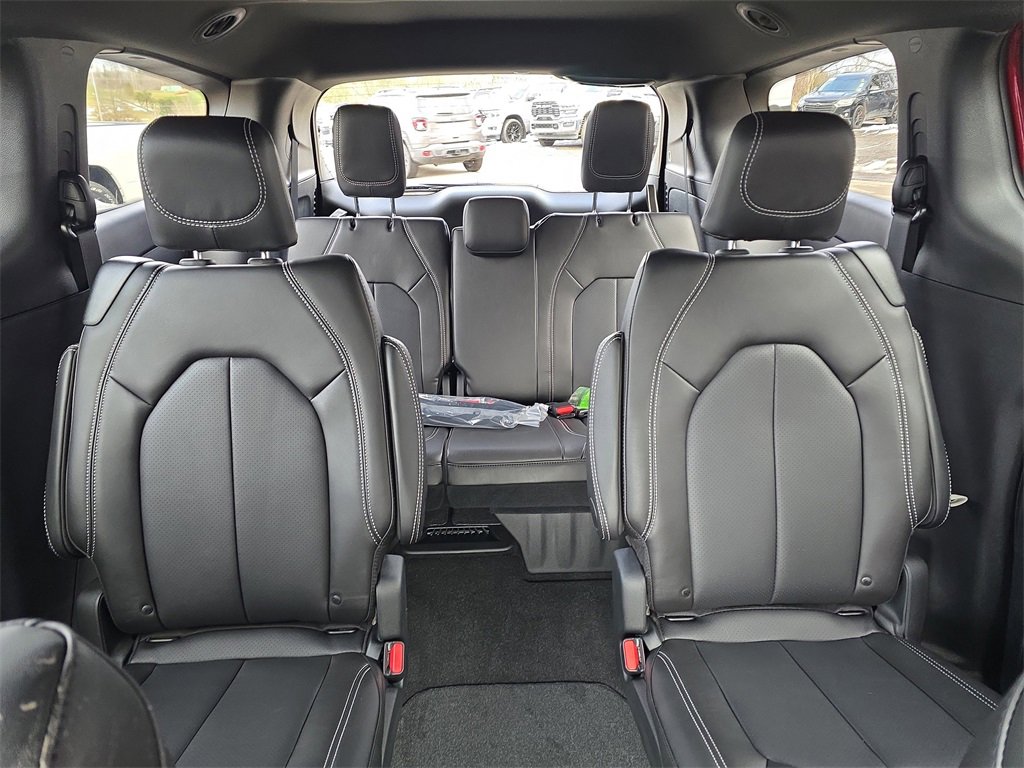 New 2026 Chrysler Pacifica Select w/ S Appearance Package image 24