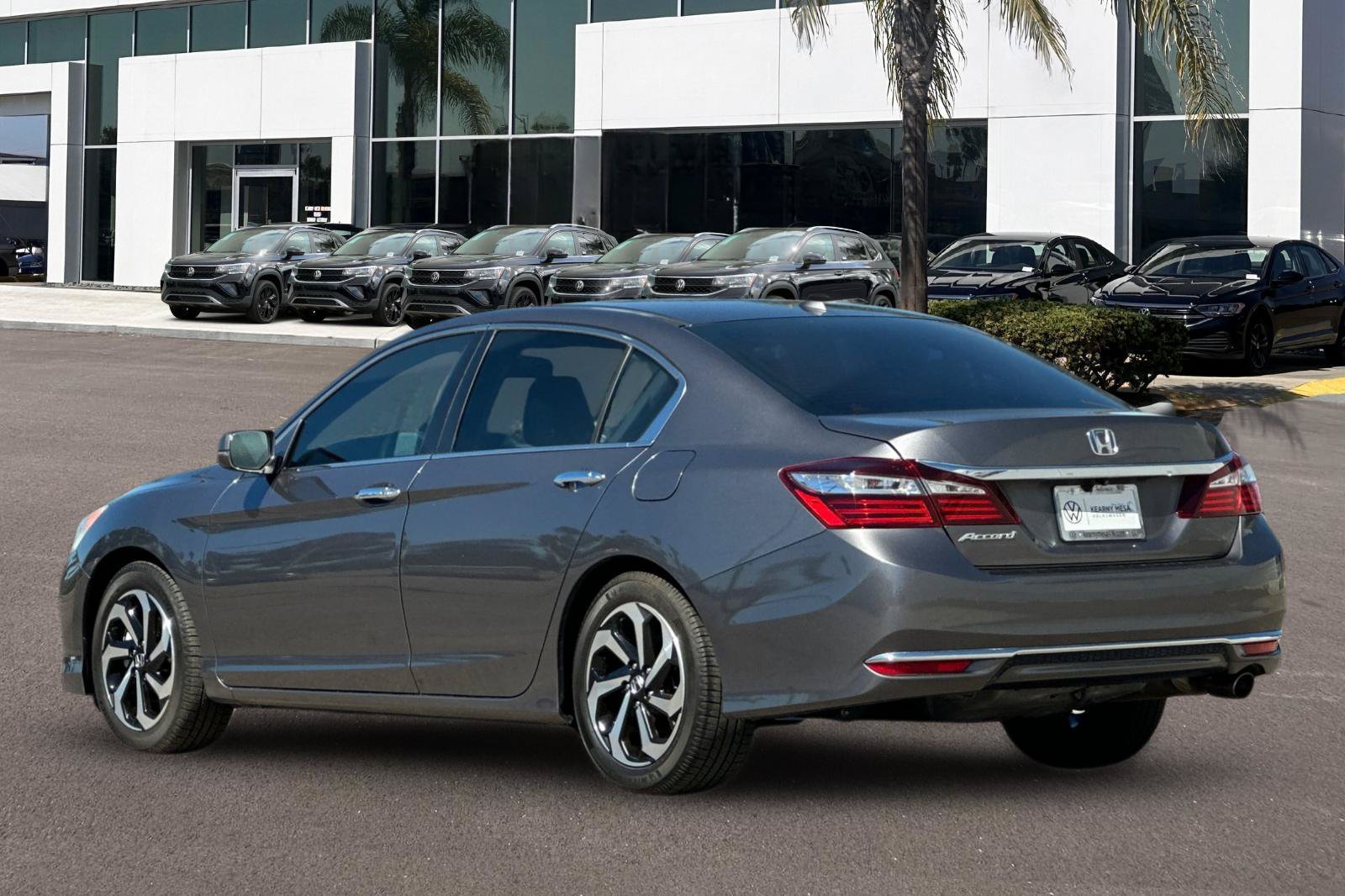 Used 2017 Honda Accord EX image 5