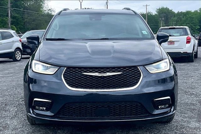Used 2021 Chrysler Pacifica Touring-L image 2
