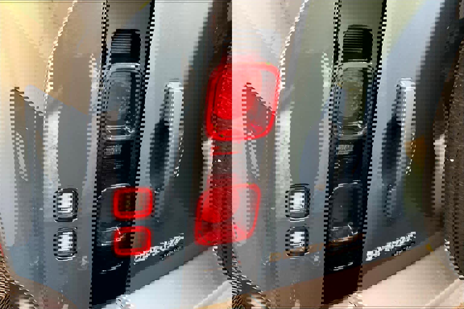 Used 2020 Land Rover Defender 110 HSE image 28