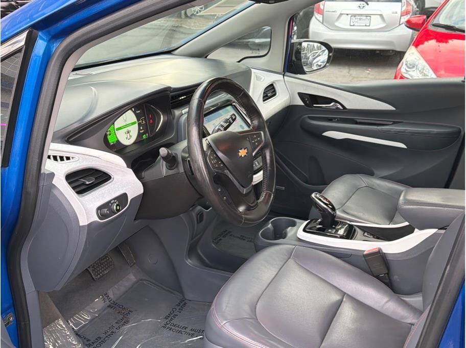 Used 2017 Chevrolet Bolt Premier w/ Driver Confidence II Package FWD image 7