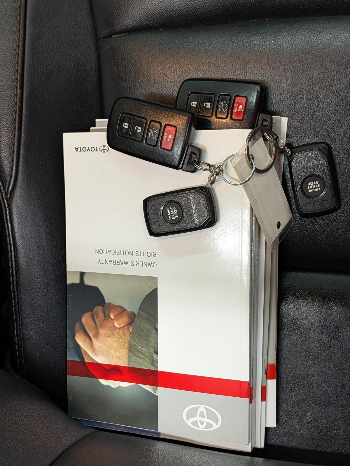 Used 2018 Toyota Highlander XLE image 17