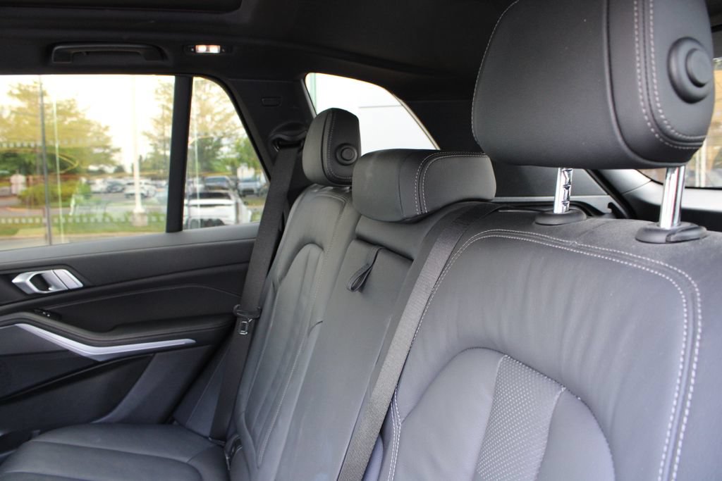 Used 2021 BMW X5 xDrive40i w/ M Sport Package AWD/4WD image 8