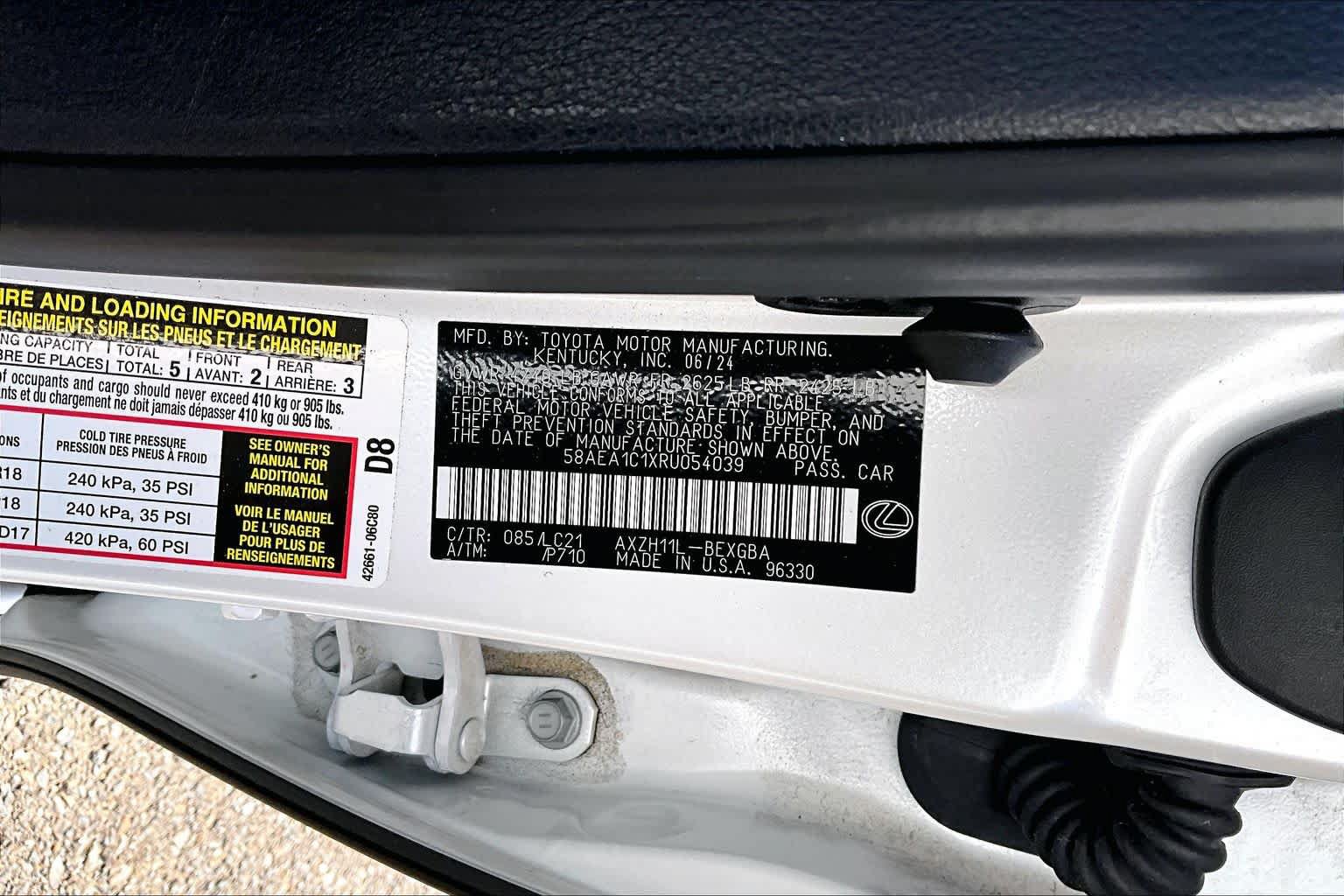 Used 2024 Lexus ES 300h w/ Luxury Package FWD image 36