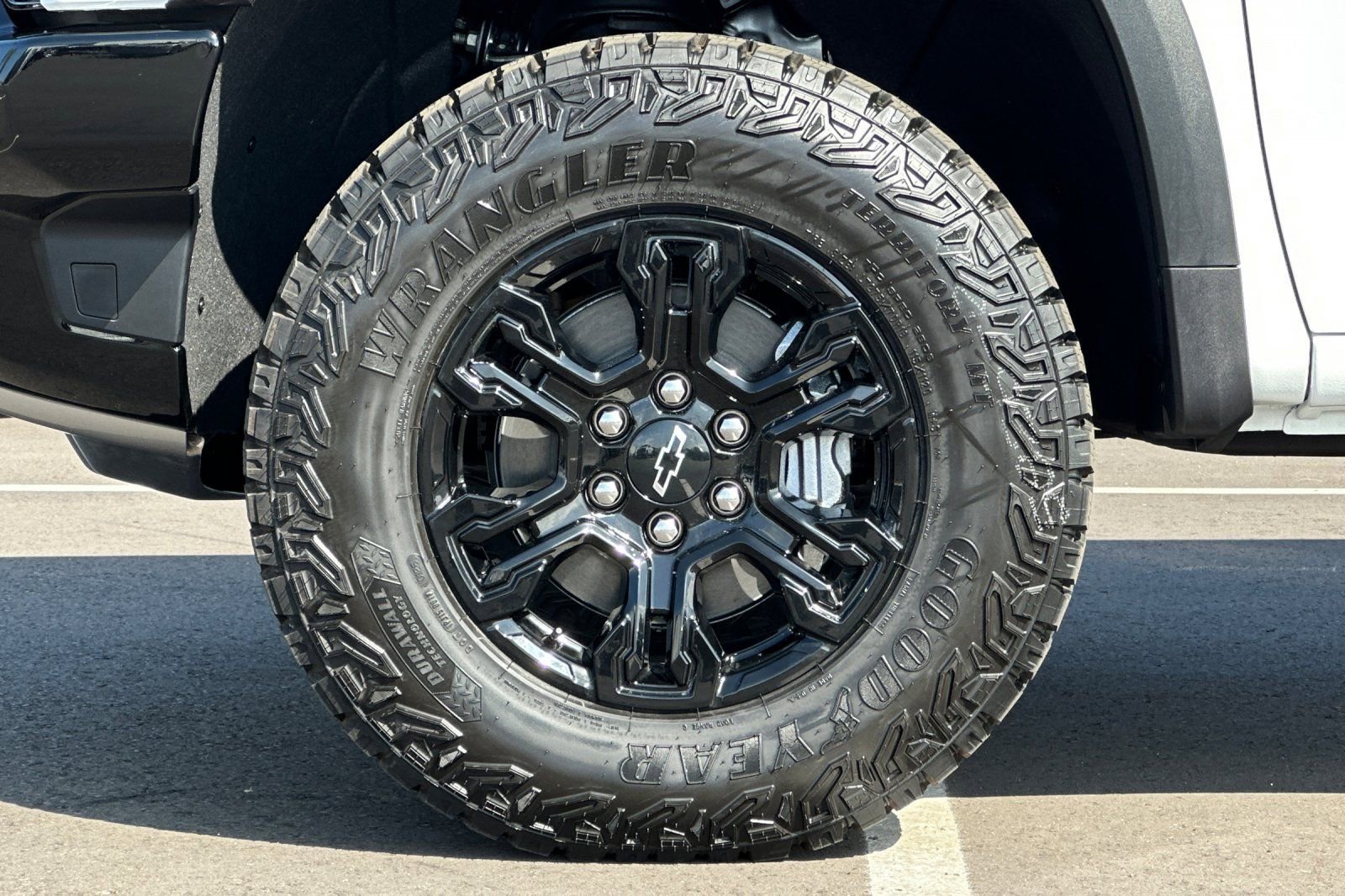 New 2026 Chevrolet Silverado 1500 ZR2 w/ LPO, Dark Essentials Package AWD/4WD image 25