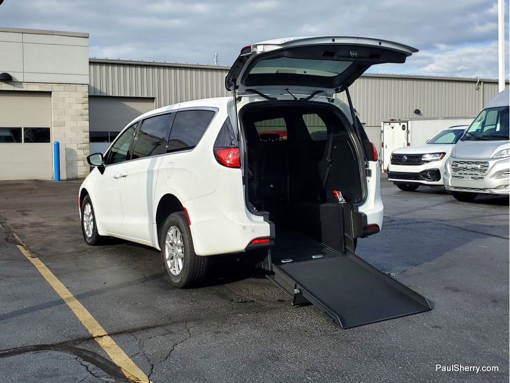 New 2026 Chrysler Voyager LX image 6