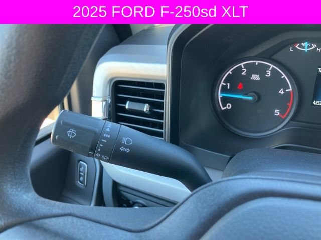 Used 2025 Ford F250 XLT w/ FX4 Off-Road Package image 29