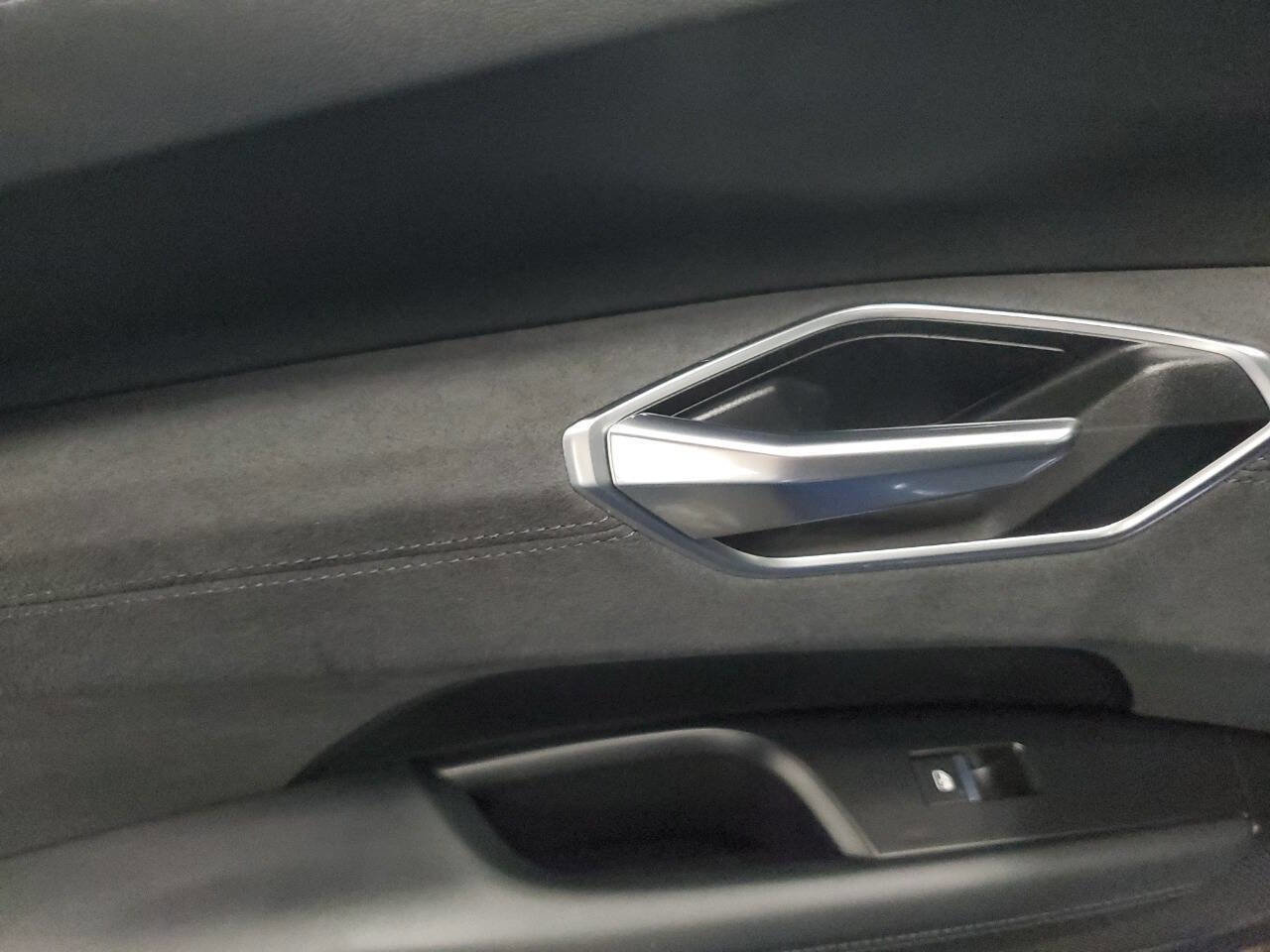 Used 2022 Audi e-tron GT Prestige image 13