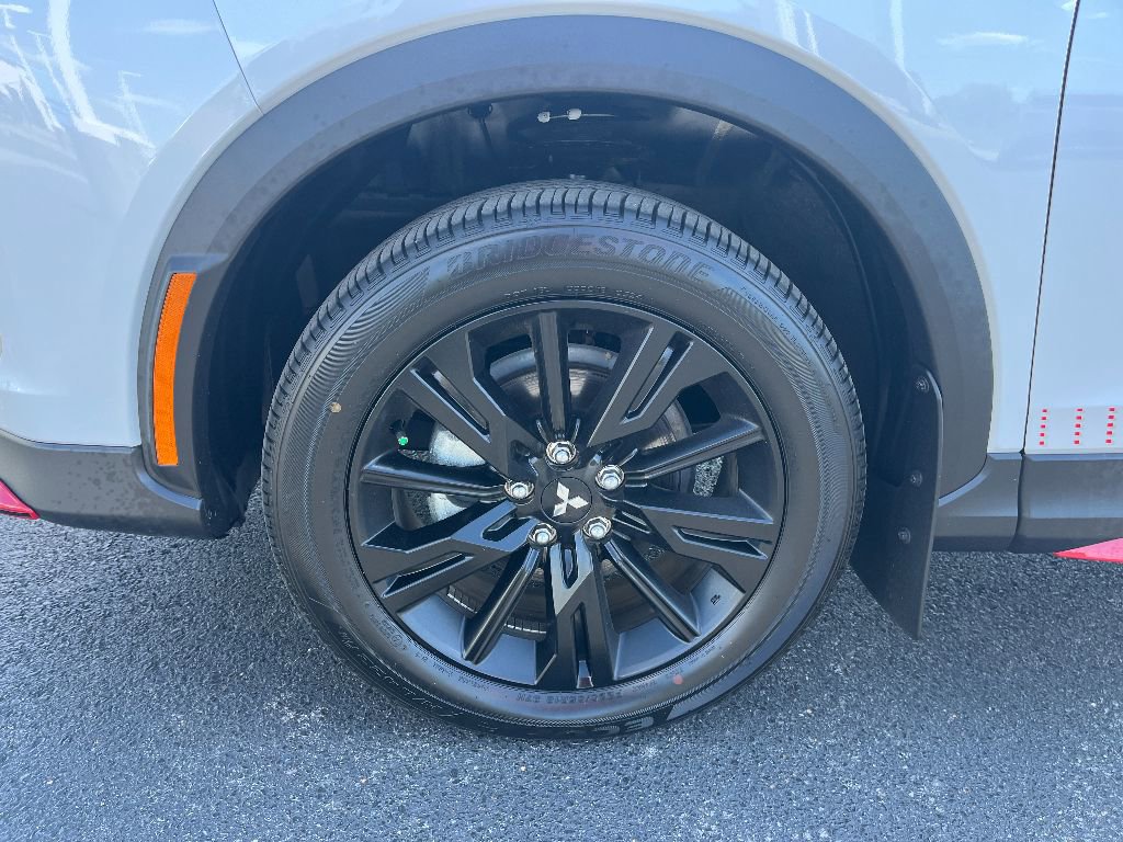 Used 2024 Mitsubishi Eclipse Cross LE image 9