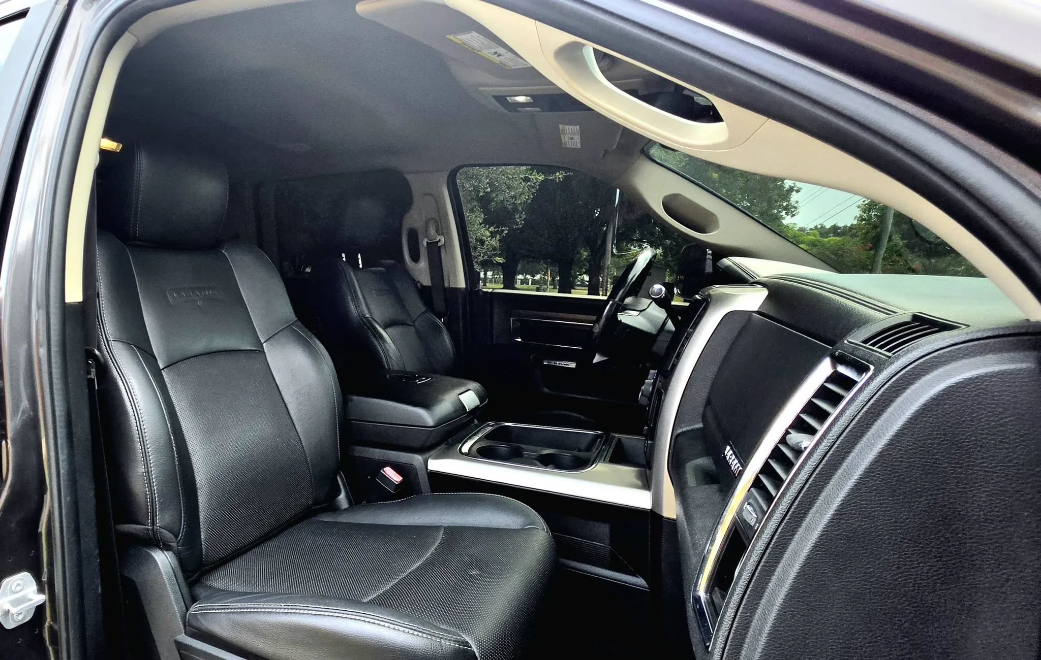 Used 2017 RAM 3500 Laramie AWD/4WD image 5