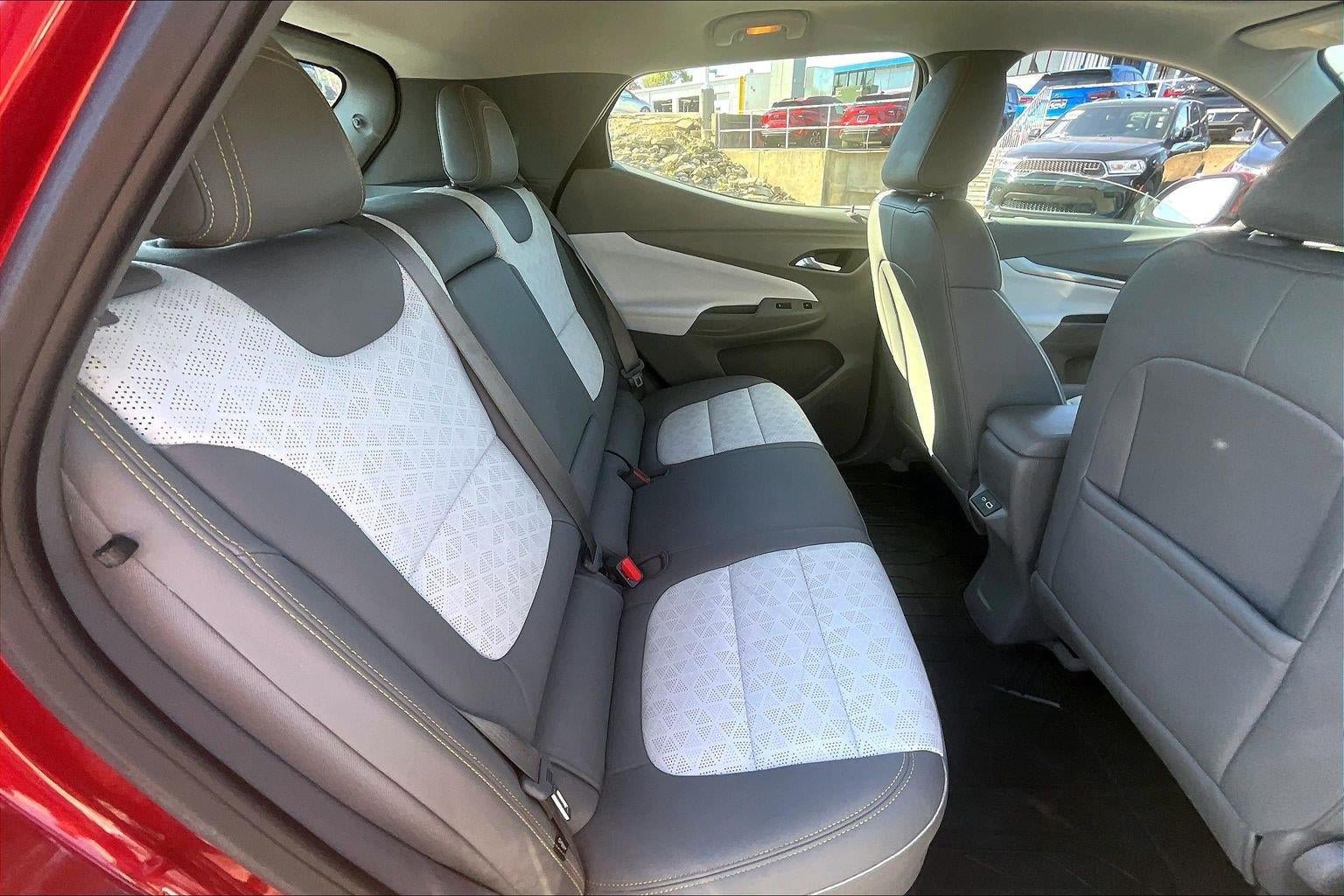 Used 2023 Chevrolet Bolt EUV Premier w/ Sun & Sound Package FWD image 21