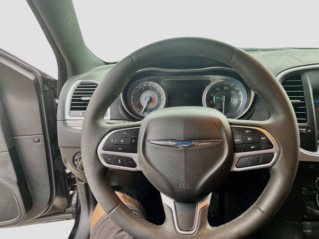 Used 2022 Chrysler 300 Touring w/ Sport Appearance Package RWD image 11