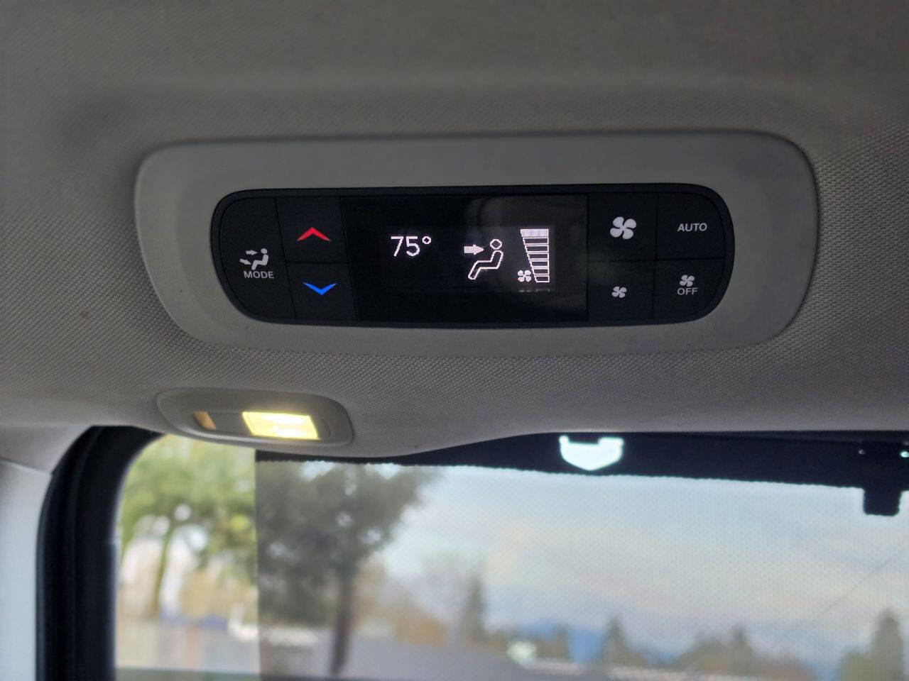 Used 2017 Chrysler Pacifica Limited w/ UConnect Theater Package FWD image 36