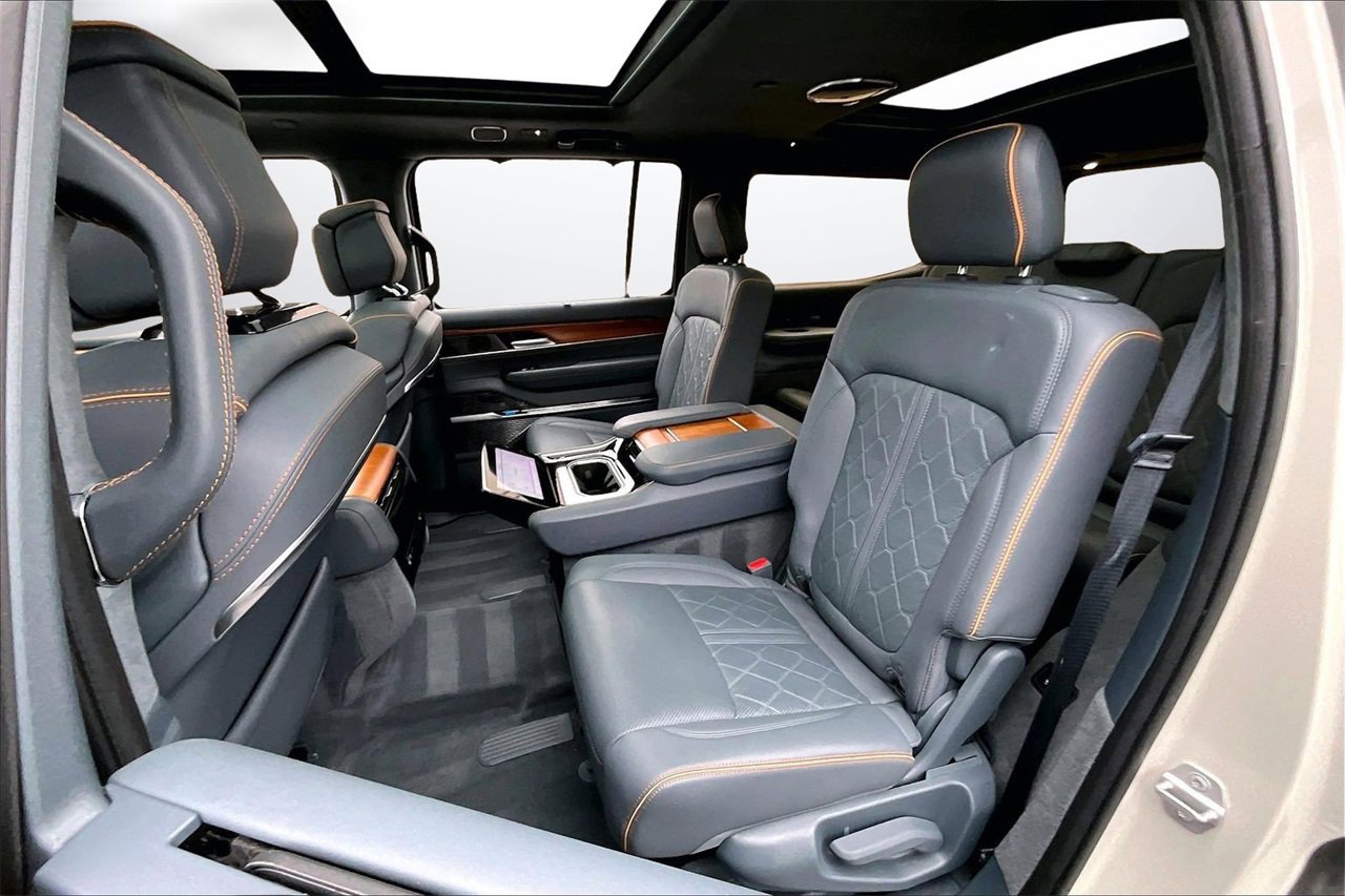 Used 2022 Jeep Grand Wagoneer Series III image 23