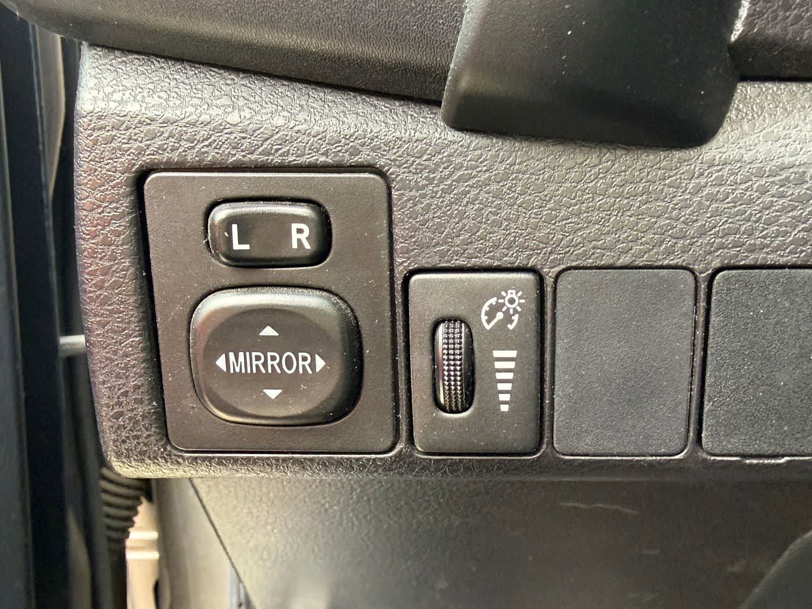 Used 2019 Toyota Corolla LE w/ Carpet Mat Package (TMS) FWD image 7