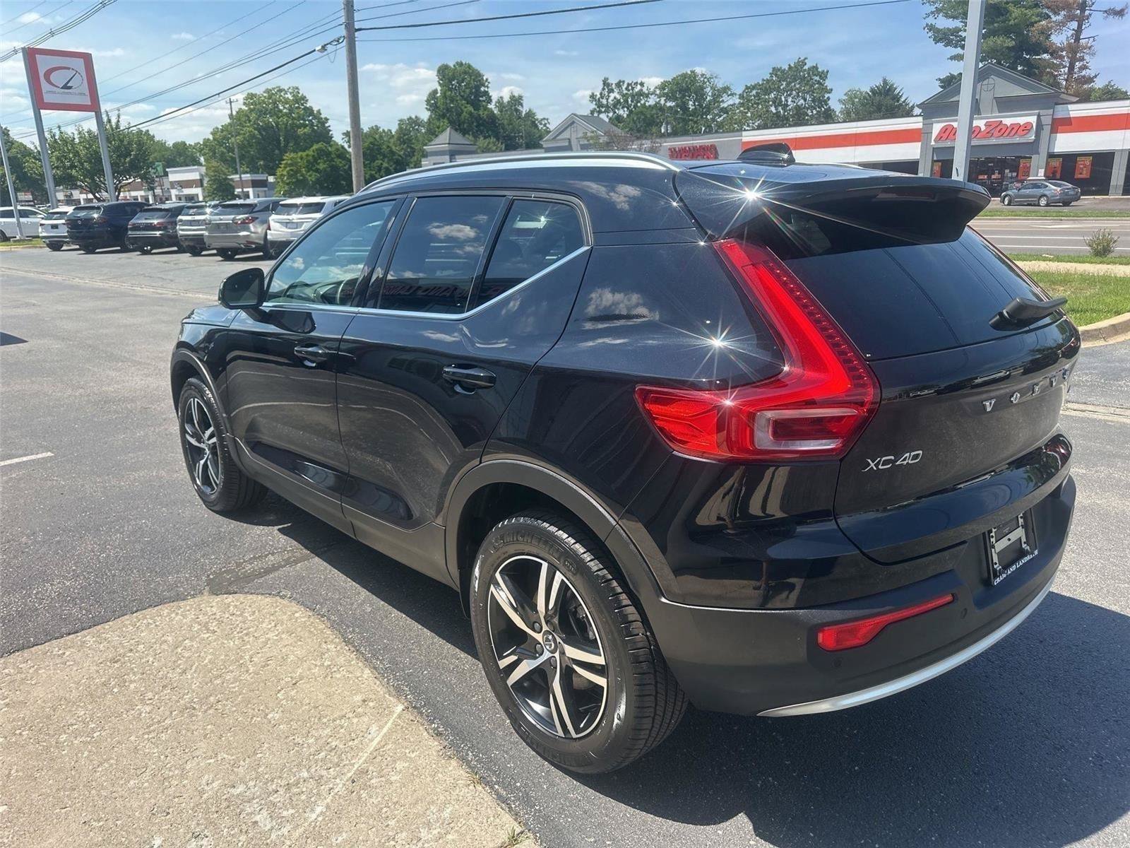 Used 2025 Volvo XC40 B5 Core AWD/4WD image 5