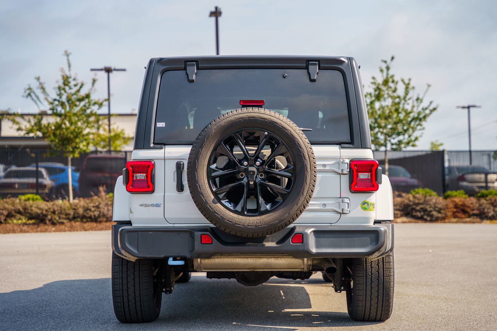 Used 2023 Jeep Wrangler Unlimited Sahara w/ Cold Weather Group AWD/4WD image 6