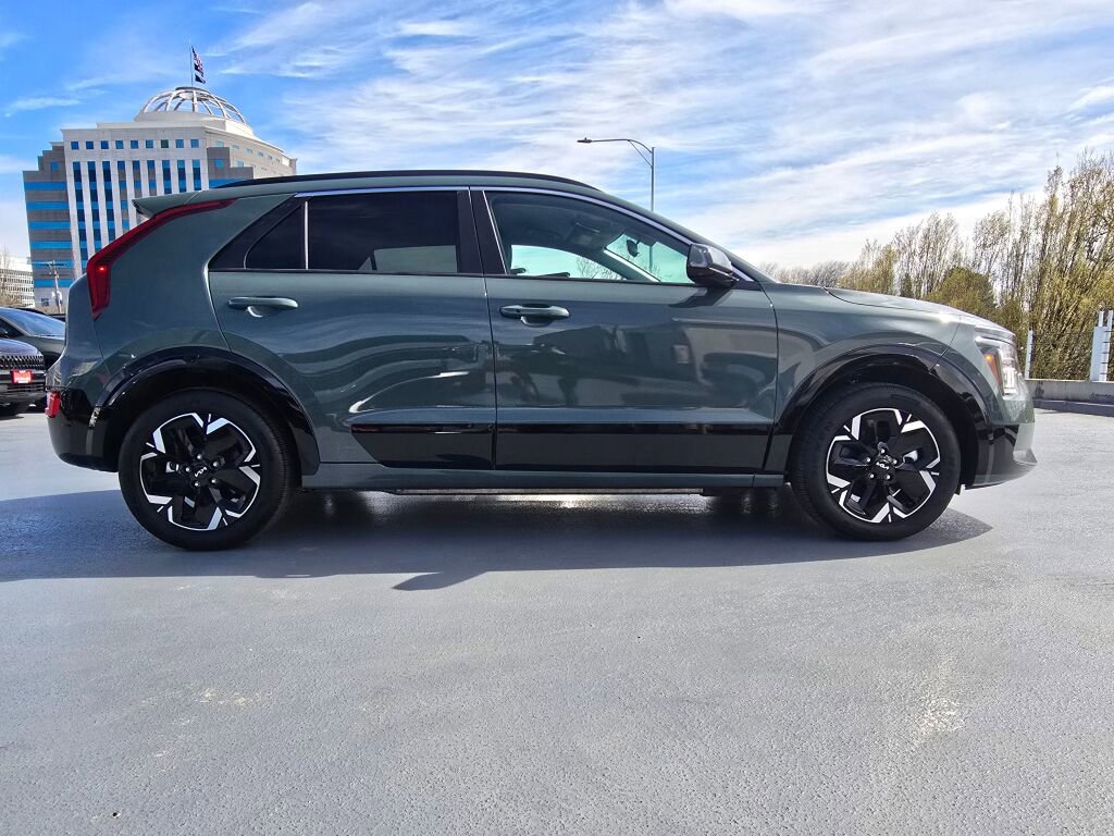 Used 2023 Kia Niro Wind w/ Wind Preserve Package FWD image 3