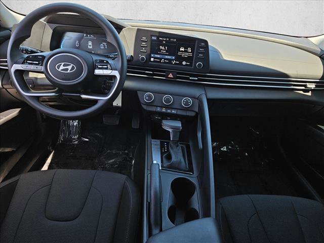 Used 2025 Hyundai Elantra SE FWD image 20