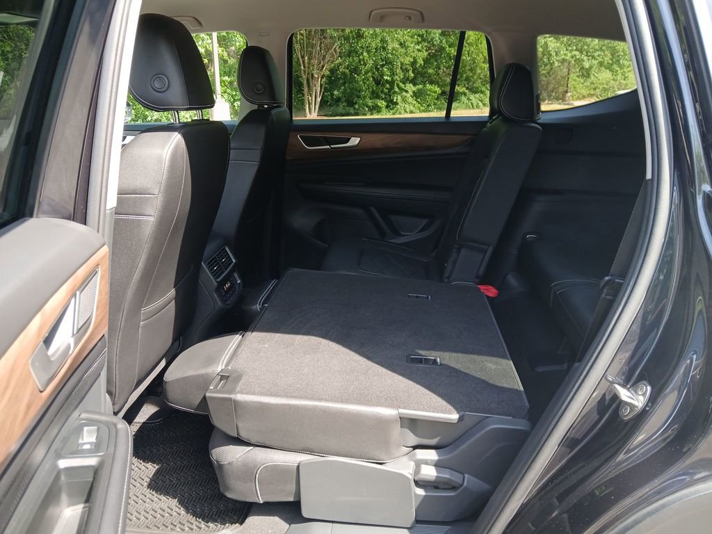 Used 2025 Volkswagen Atlas SE image 39