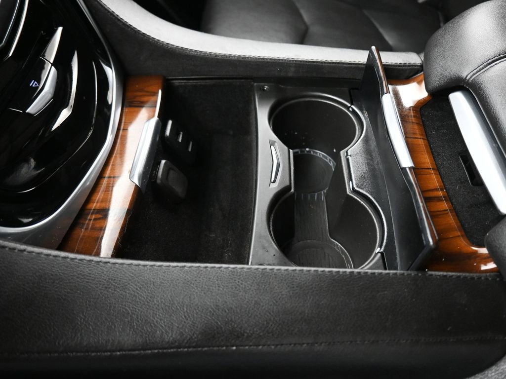 Used 2020 Cadillac Escalade Premium Luxury image 24