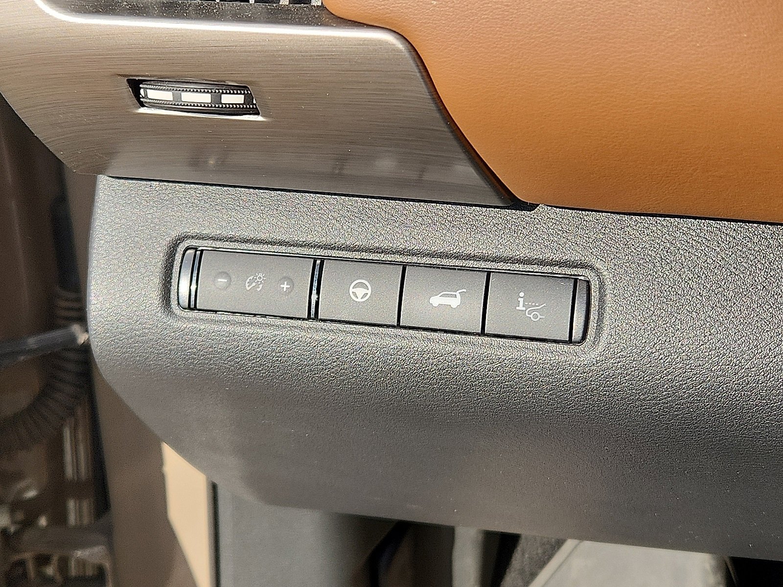 Used 2024 Nissan Pathfinder Platinum image 18