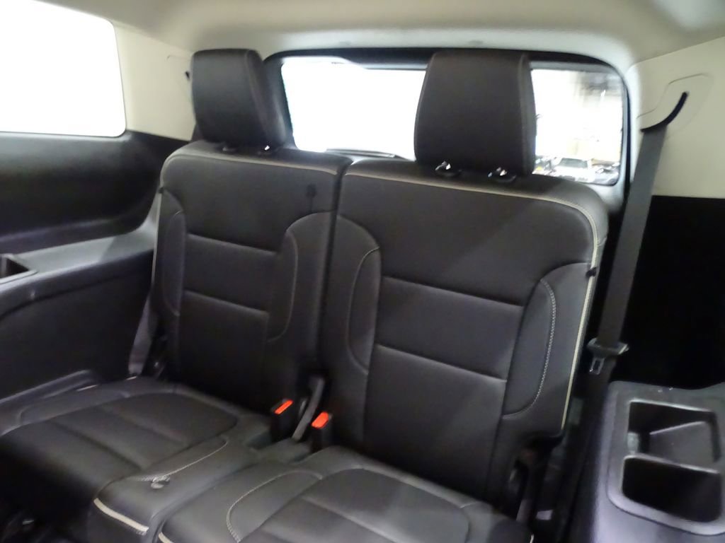 Used 2023 GMC Acadia Denali image 13