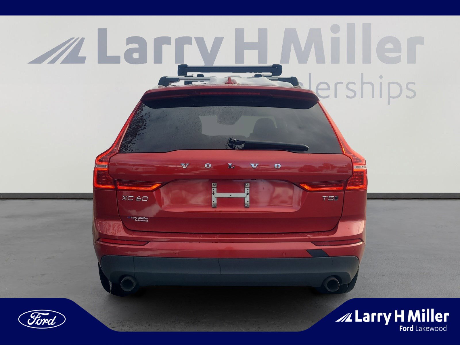 Used 2019 Volvo XC60 T5 Momentum w/ Premium Package image 4