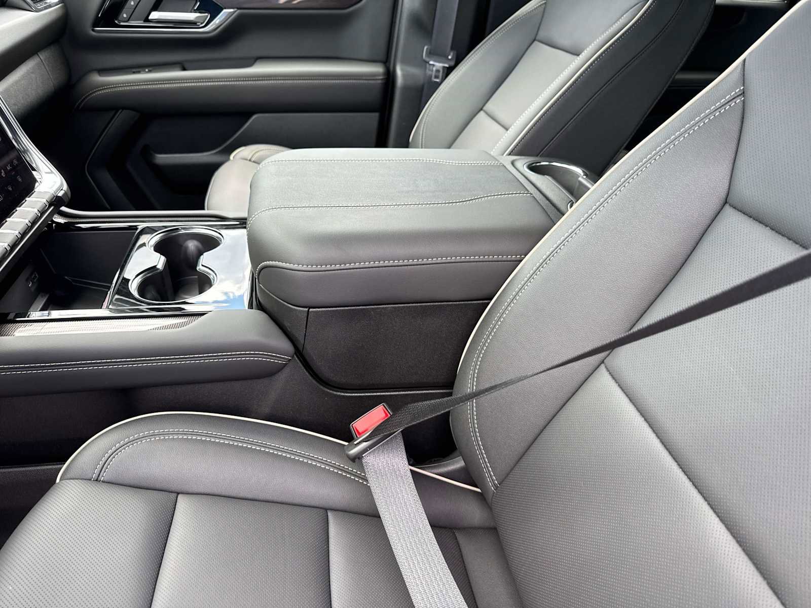 Used 2026 GMC Yukon XL Elevation AWD/4WD image 23