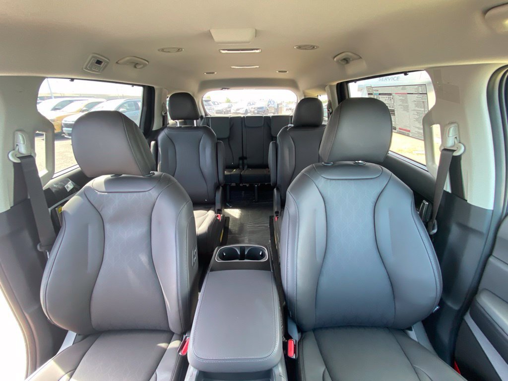 New 2027 Kia Carnival EX FWD image 30